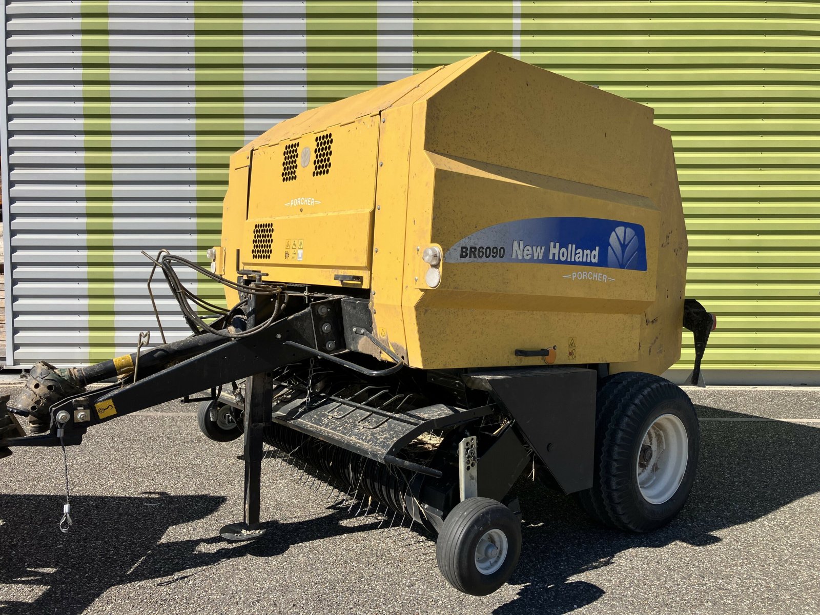 Großpackenpresse des Typs New Holland BR 6090, Gebrauchtmaschine in Saint-Magne-de-Castillon (Bild 1)