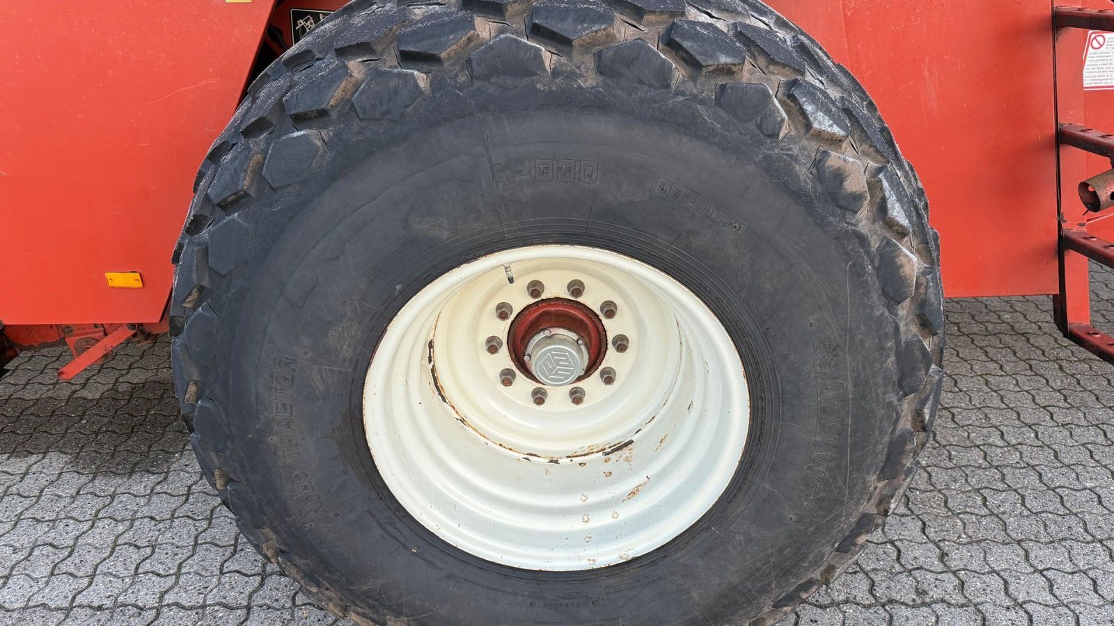 Großpackenpresse типа New Holland Hesston 4900 + Spragelse vogn & centralsmøring, Gebrauchtmaschine в Gjerlev J. (Фотография 12)