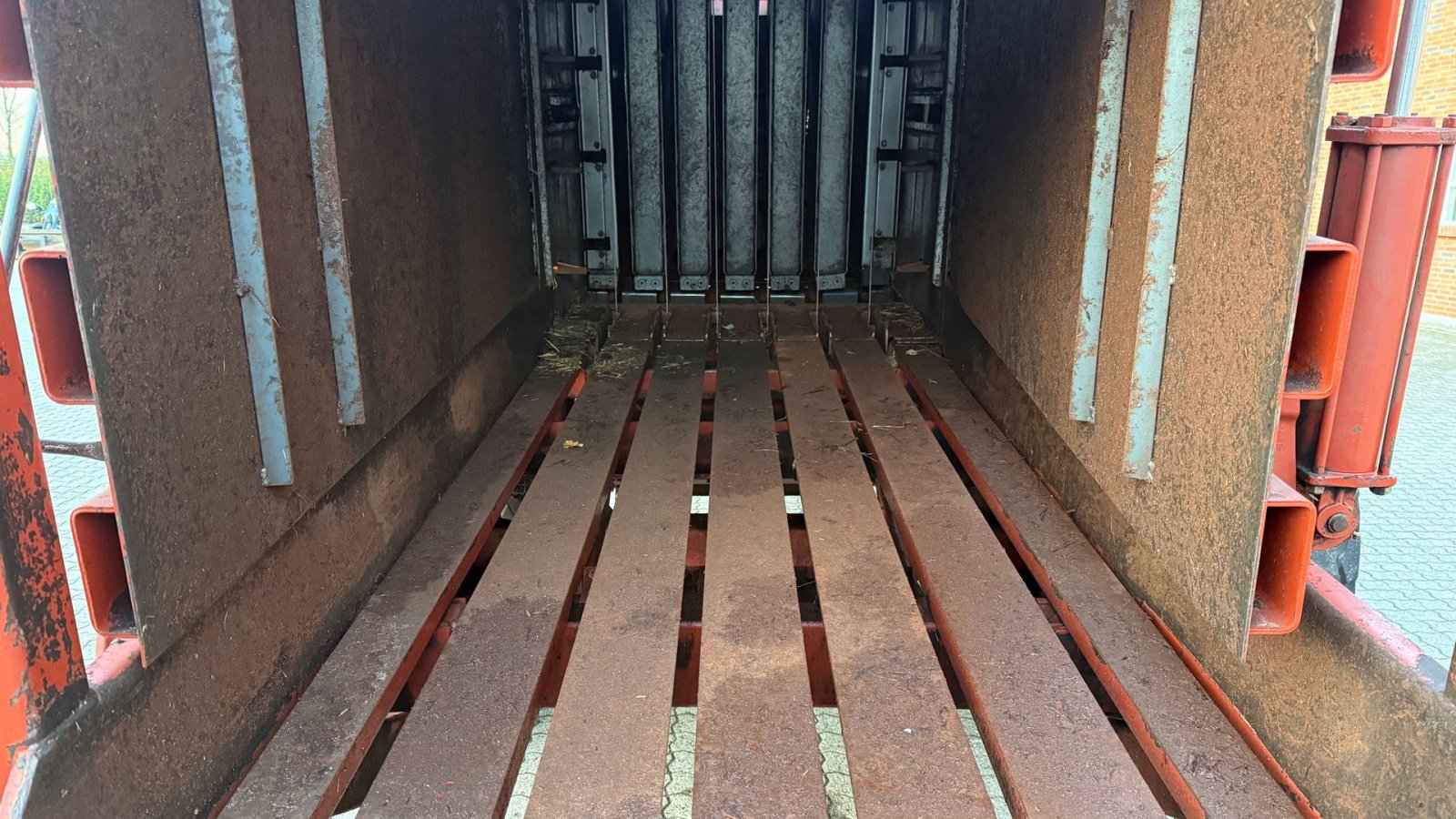 Großpackenpresse типа New Holland Hesston 4900 + Spragelse vogn & centralsmøring, Gebrauchtmaschine в Gjerlev J. (Фотография 16)