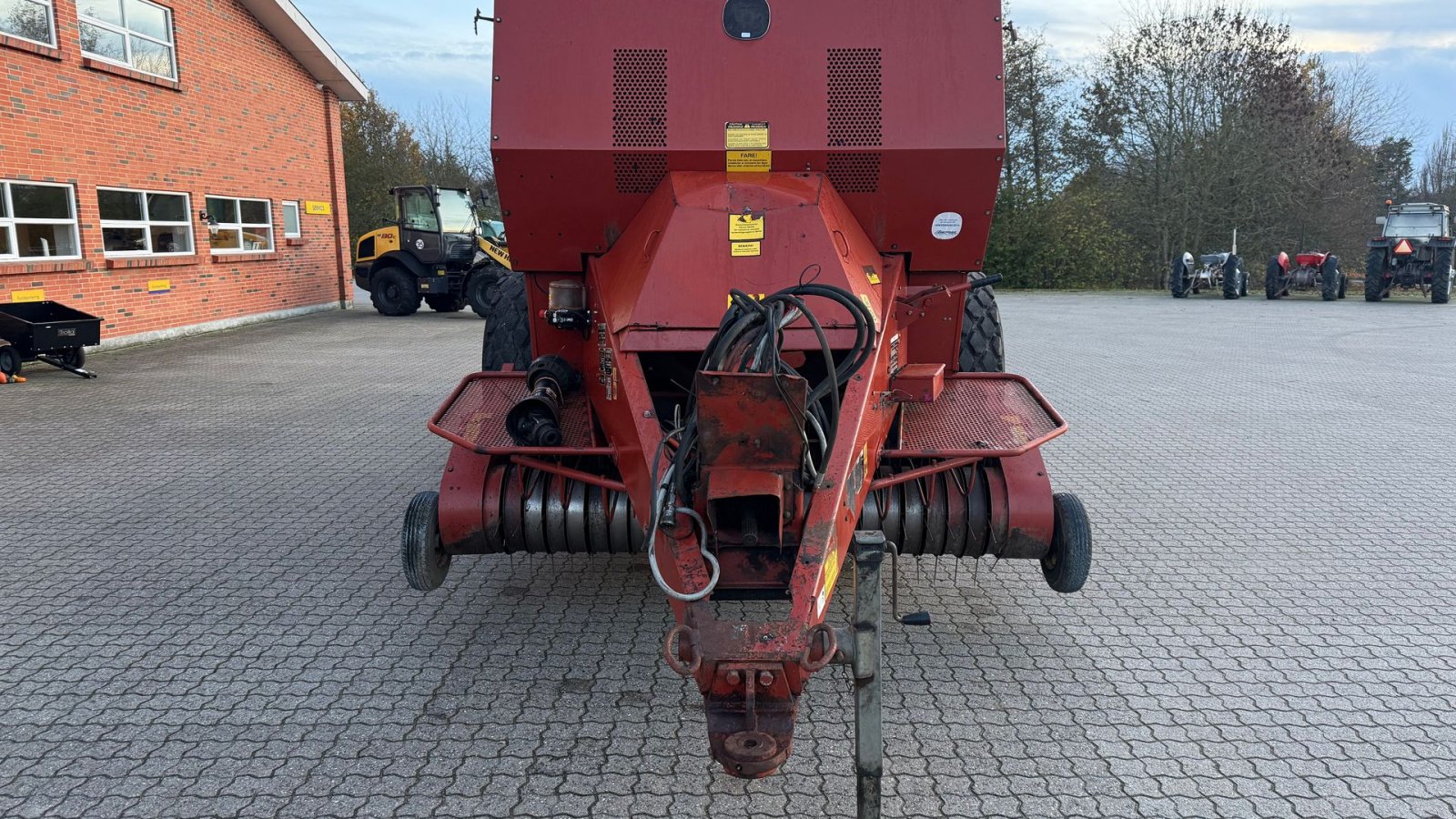 Großpackenpresse типа New Holland Hesston 4900 + Spragelse vogn & centralsmøring, Gebrauchtmaschine в Gjerlev J. (Фотография 3)