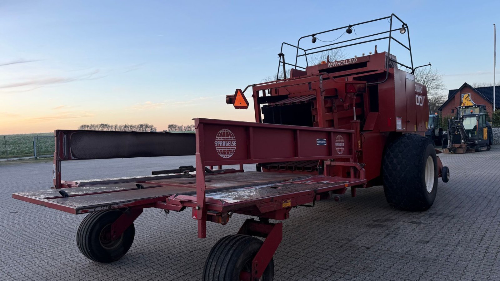 Großpackenpresse типа New Holland Hesston 4900 + Spragelse vogn & centralsmøring, Gebrauchtmaschine в Gjerlev J. (Фотография 7)