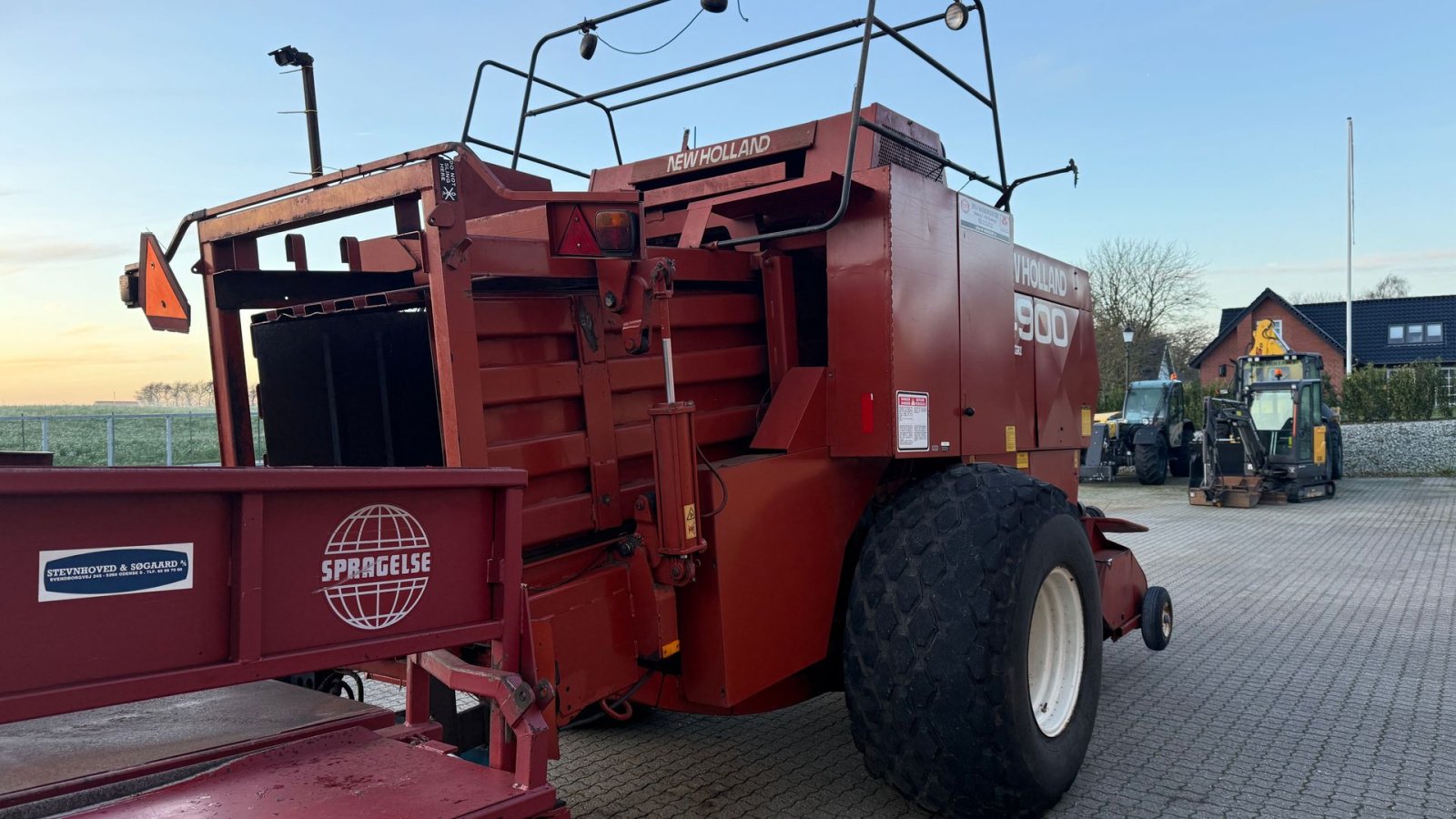 Großpackenpresse типа New Holland Hesston 4900 + Spragelse vogn & centralsmøring, Gebrauchtmaschine в Gjerlev J. (Фотография 5)
