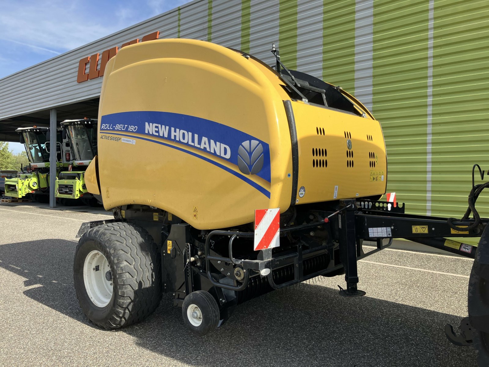 Großpackenpresse a típus New Holland ROLL BELT 180 ACTIVE SWEEP, Gebrauchtmaschine ekkor: AILLAS (Kép 2)