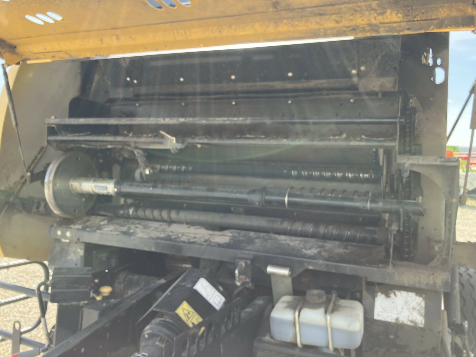 Großpackenpresse a típus New Holland ROLL BELT 180 ACTIVE SWEEP, Gebrauchtmaschine ekkor: AILLAS (Kép 9)