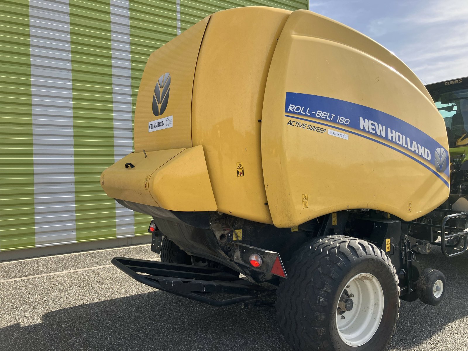 Großpackenpresse a típus New Holland ROLL BELT 180 ACTIVE SWEEP, Gebrauchtmaschine ekkor: AILLAS (Kép 3)