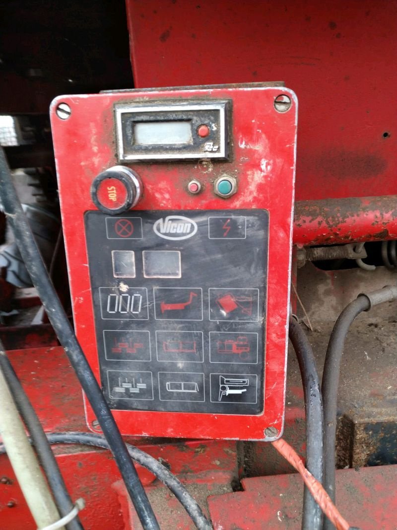 Großpackenpresse typu Vicon HP 1600 # Elektronikproblem, Gebrauchtmaschine v Liebenwalde (Obrázek 13)
