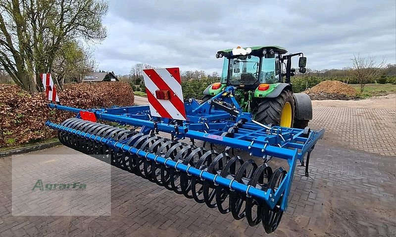 Grubber des Typs Agripol KOBALT 400 Federzinkengrubber Großfederzinkenegge Grubber, Neumaschine in Gronau (Bild 4)