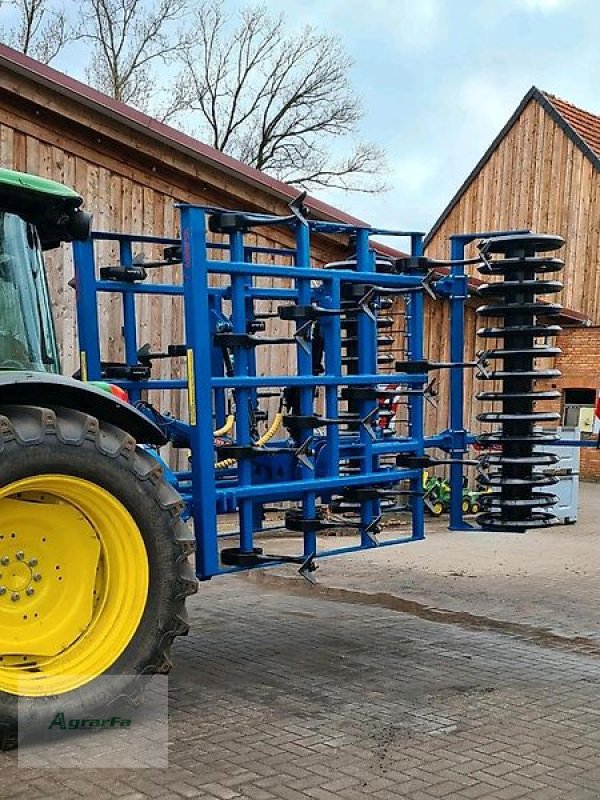 Grubber des Typs Agripol KOBALT 400 Federzinkengrubber Großfederzinkenegge Grubber, Neumaschine in Gronau (Bild 7)