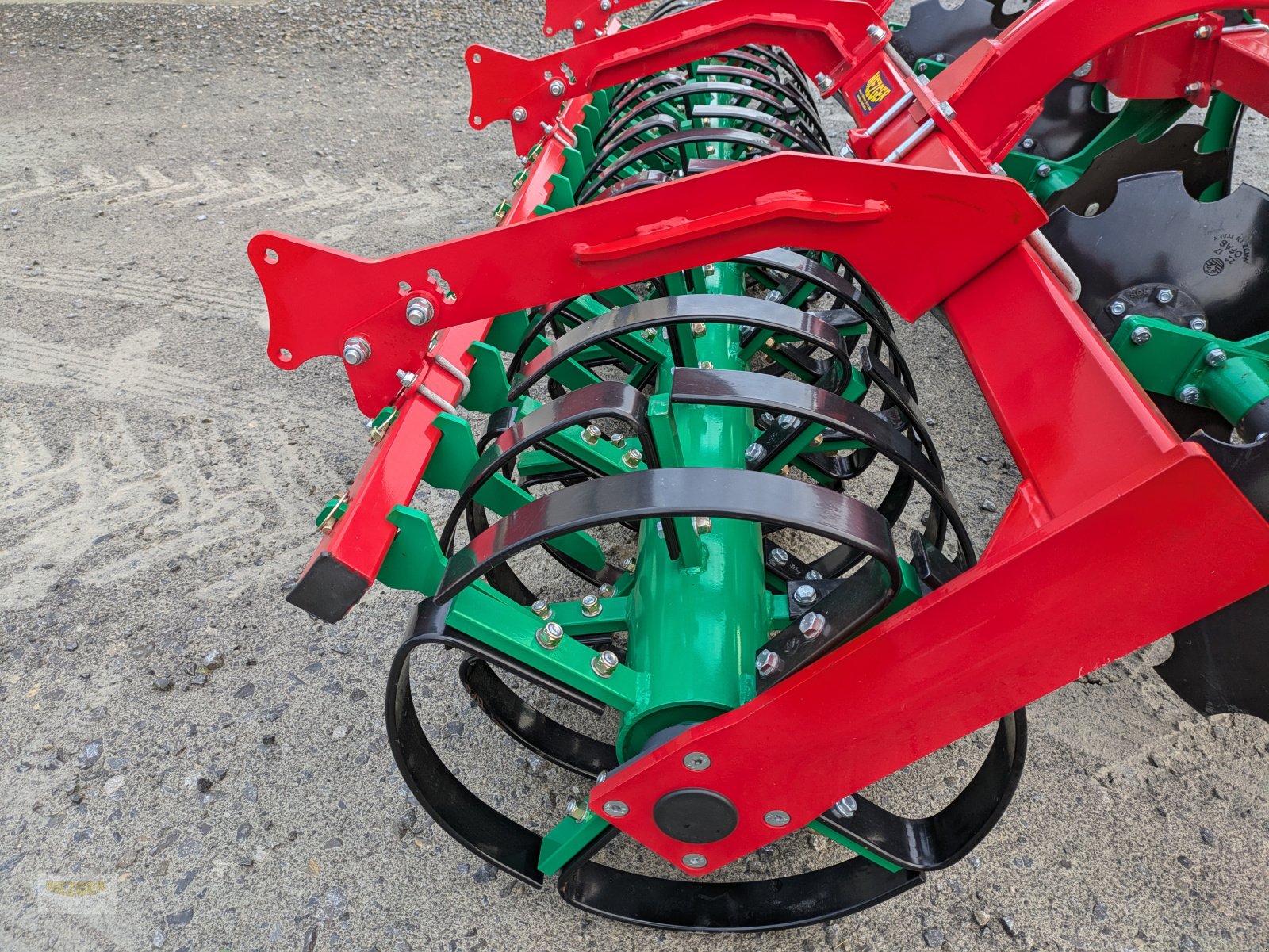 Grubber des Typs Agro-Masz Flügelschargrubber Runner 30 gefedert, Rohrwalze, Neumaschine in Ditzingen (Bild 15)