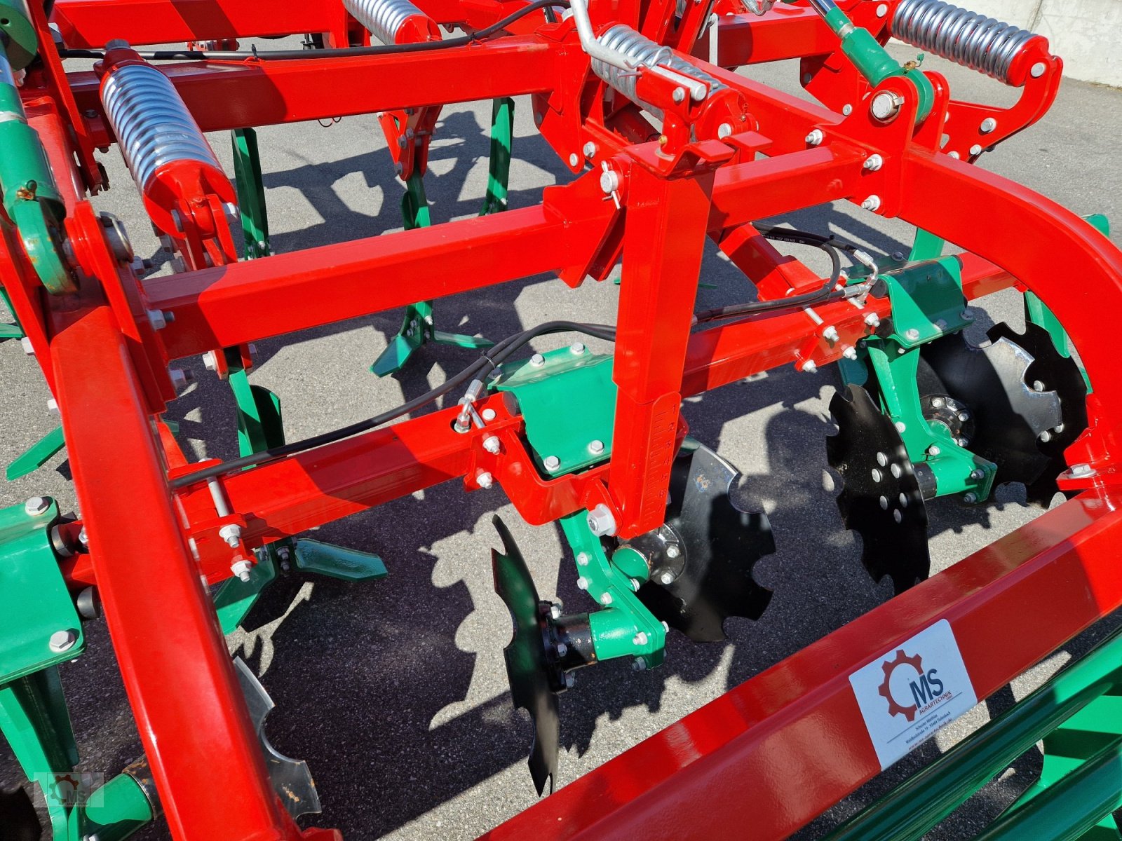 Grubber Türe ait Agro-Masz Runner 30 Steinsicherung Flügelschare, Neumaschine içinde Tiefenbach (resim 11)