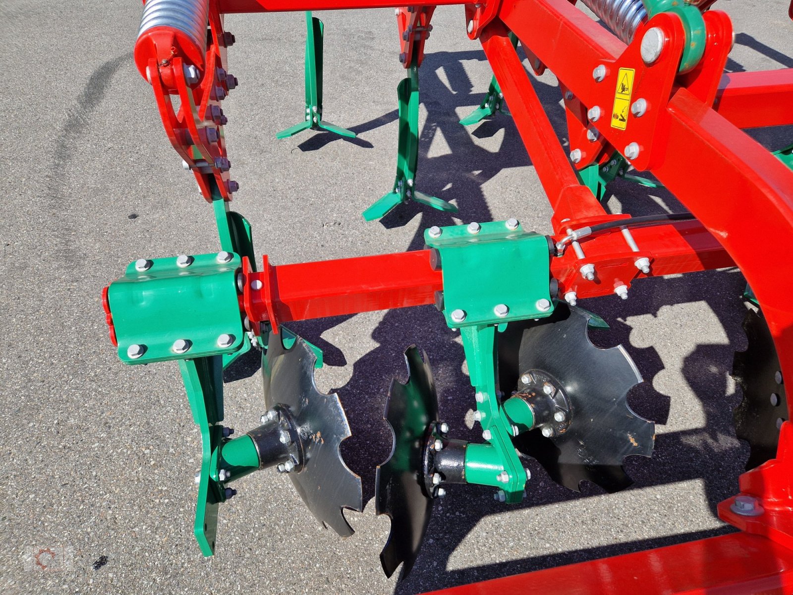 Grubber Türe ait Agro-Masz Runner 30 Steinsicherung Flügelschare, Neumaschine içinde Tiefenbach (resim 12)