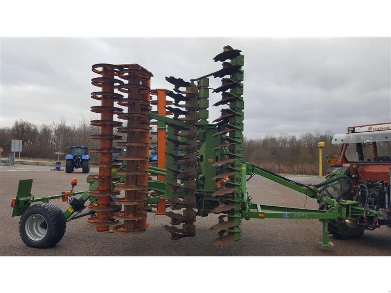 Grubber des Typs Amazone CATROS+6002-2, Gebrauchtmaschine in CHAUMONT (Bild 2)