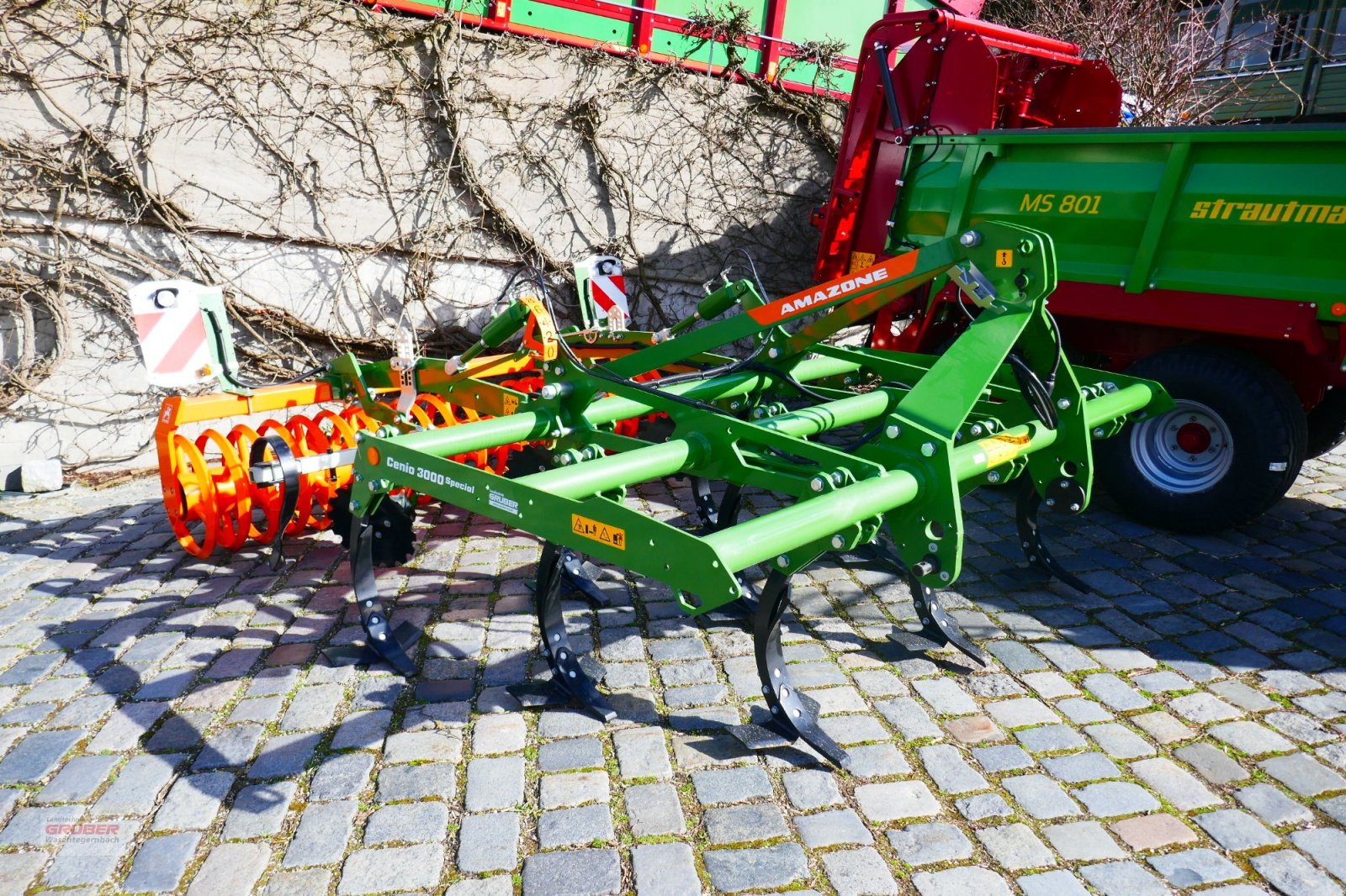 Grubber des Typs Amazone Cenio 3000 Special mit Federringwalze, Neumaschine in Dorfen (Bild 1)