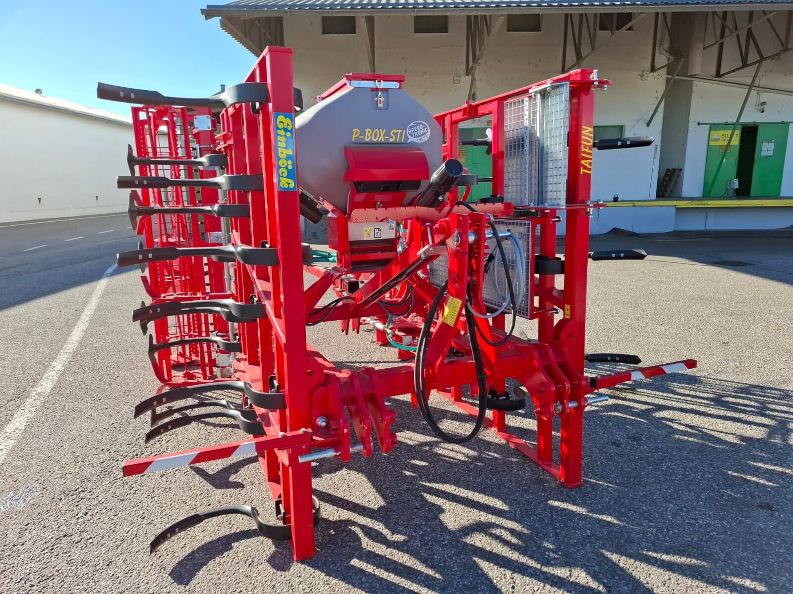 Grubber Türe ait Einböck Taifun, Neumaschine içinde Geinberg (resim 9)