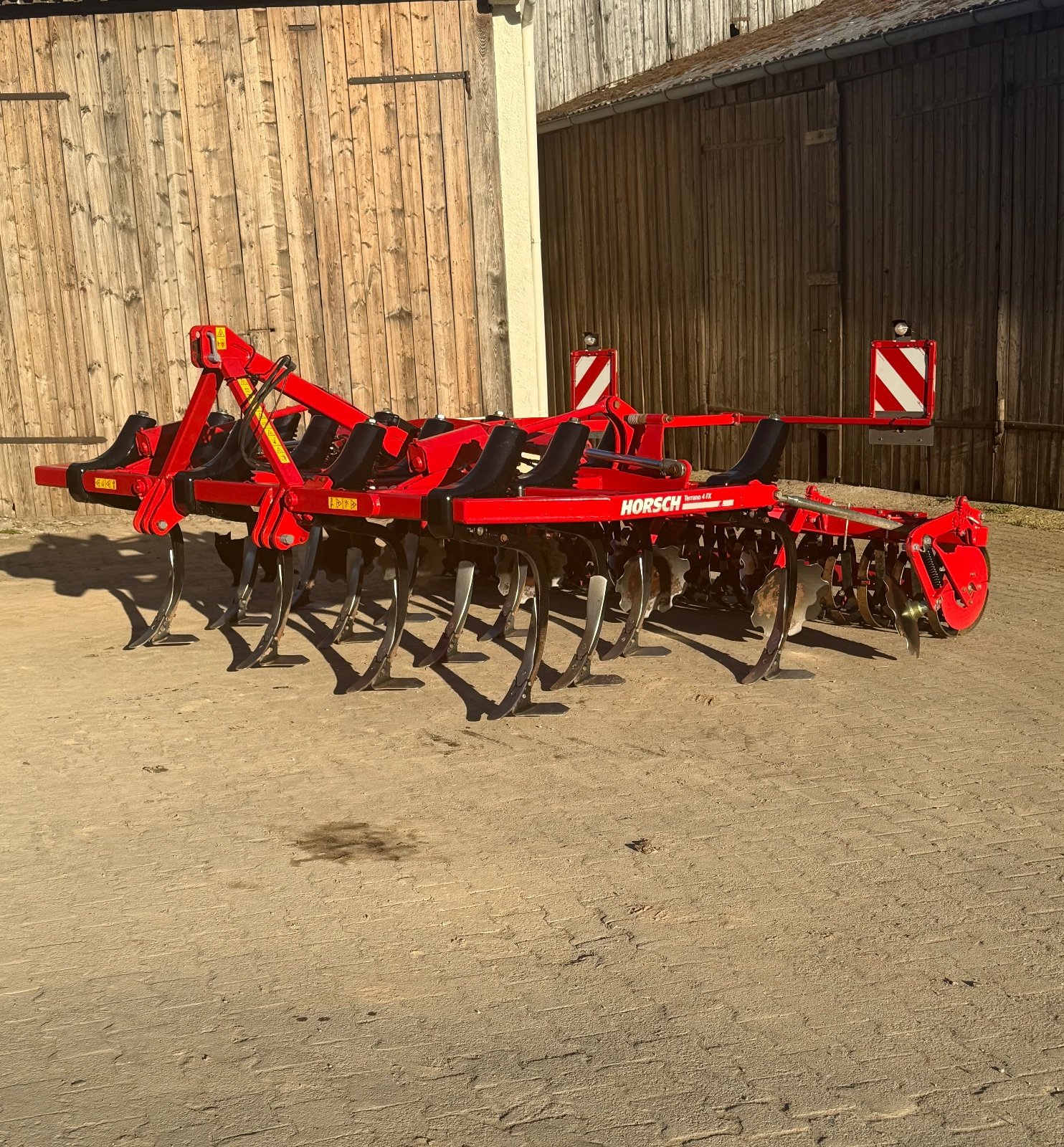 Grubber des Typs Horsch Terrano 4 FX, Gebrauchtmaschine in Speichersdorf (Bild 1)