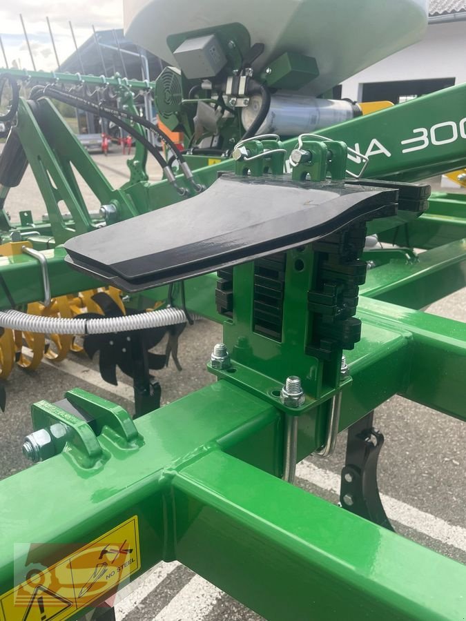 Grubber des Typs Kerner Corona C300, Neumaschine in Offenhausen (Bild 4)