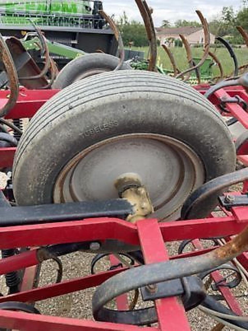 Grubber du type Kongskilde vibromaster, Gebrauchtmaschine en MONFERRAN (Photo 5)