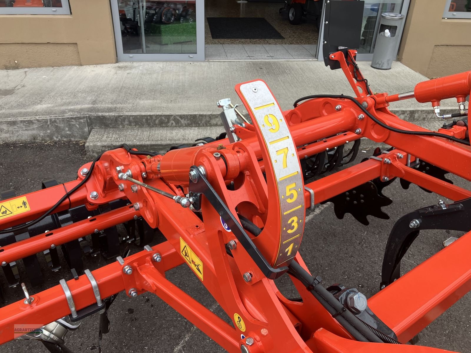 Grubber del tipo Kuhn CUL TIMER L 300, Gebrauchtmaschine In Pettenbach (Immagine 10)