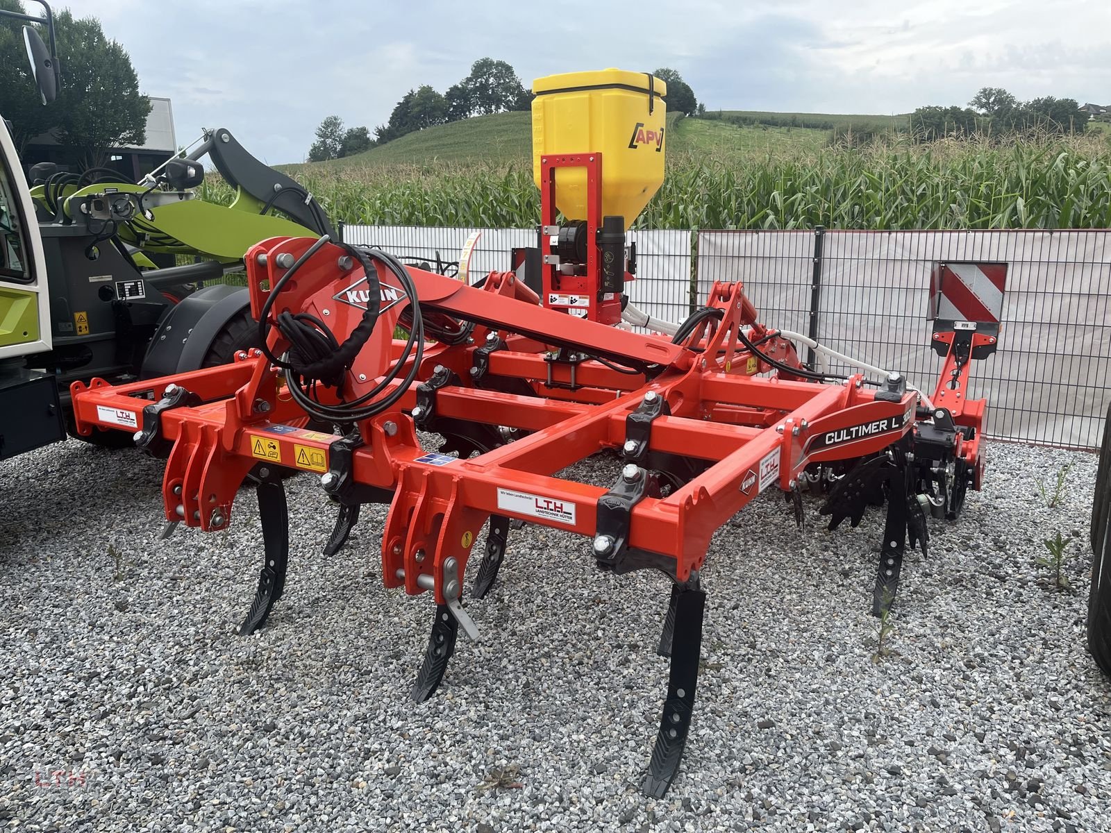 Grubber des Typs Kuhn Cultimer L 300, Neumaschine in Gnas (Bild 11)