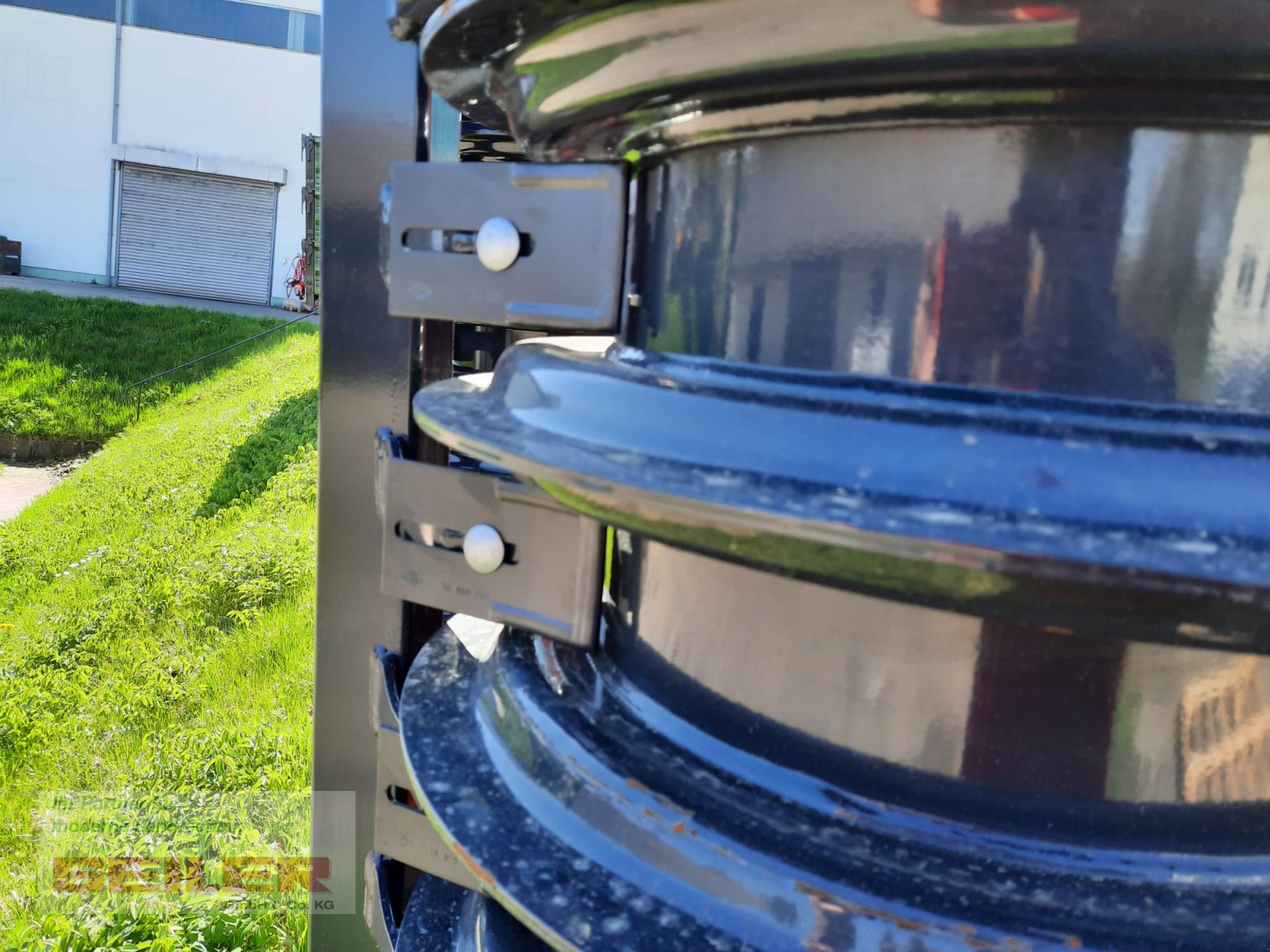 Grubber des Typs Kuhn Cultimer L 400 R NSM + T-Liner-Walze, Neumaschine in Ansbach (Bild 4)