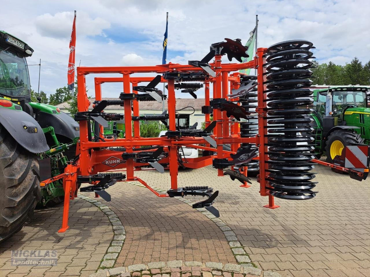 Grubber des Typs Kuhn Cultimer L 400R, Neumaschine in Schirradorf (Bild 12)