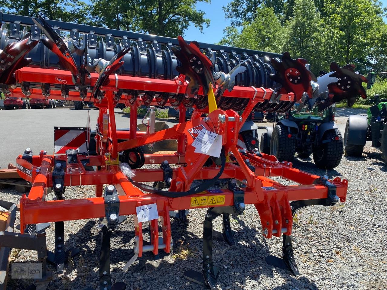 Grubber des Typs Kuhn L 300 T, Neumaschine in Eslohe–Bremke (Bild 1)