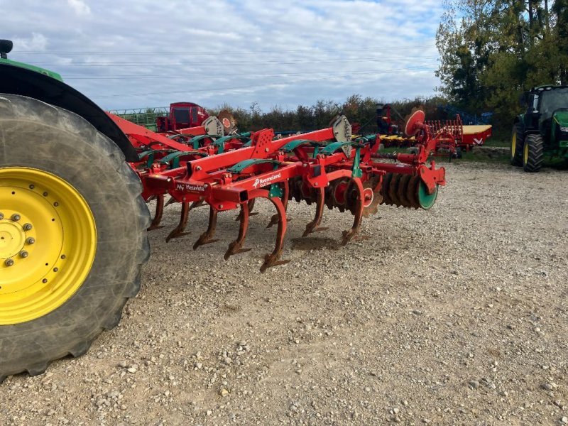 Grubber of the type Kverneland CLC EVO, Gebrauchtmaschine in VIRECOURT (Picture 1)