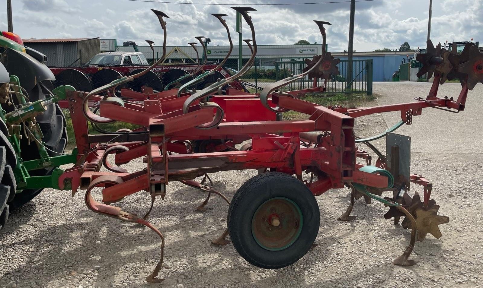 Grubber des Typs Kverneland DECHAUMEUR, Gebrauchtmaschine in BOSC LE HARD (Bild 1)