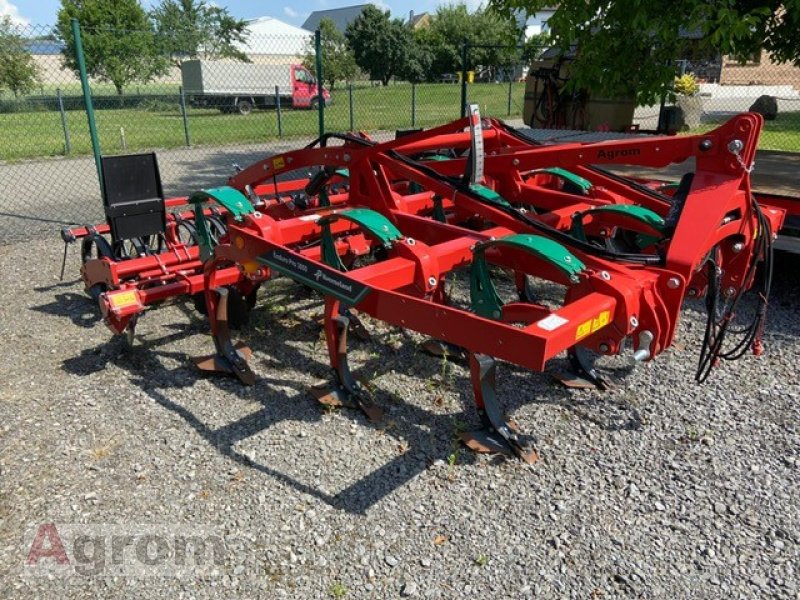 Grubber des Typs Kverneland Enduro 3000, Neumaschine in Thür (Bild 1)