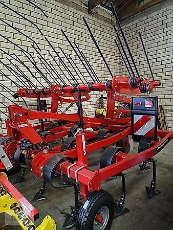 Grubber des Typs Kverneland Turbo 3000-Reflex, Neumaschine in Künzell (Bild 1)