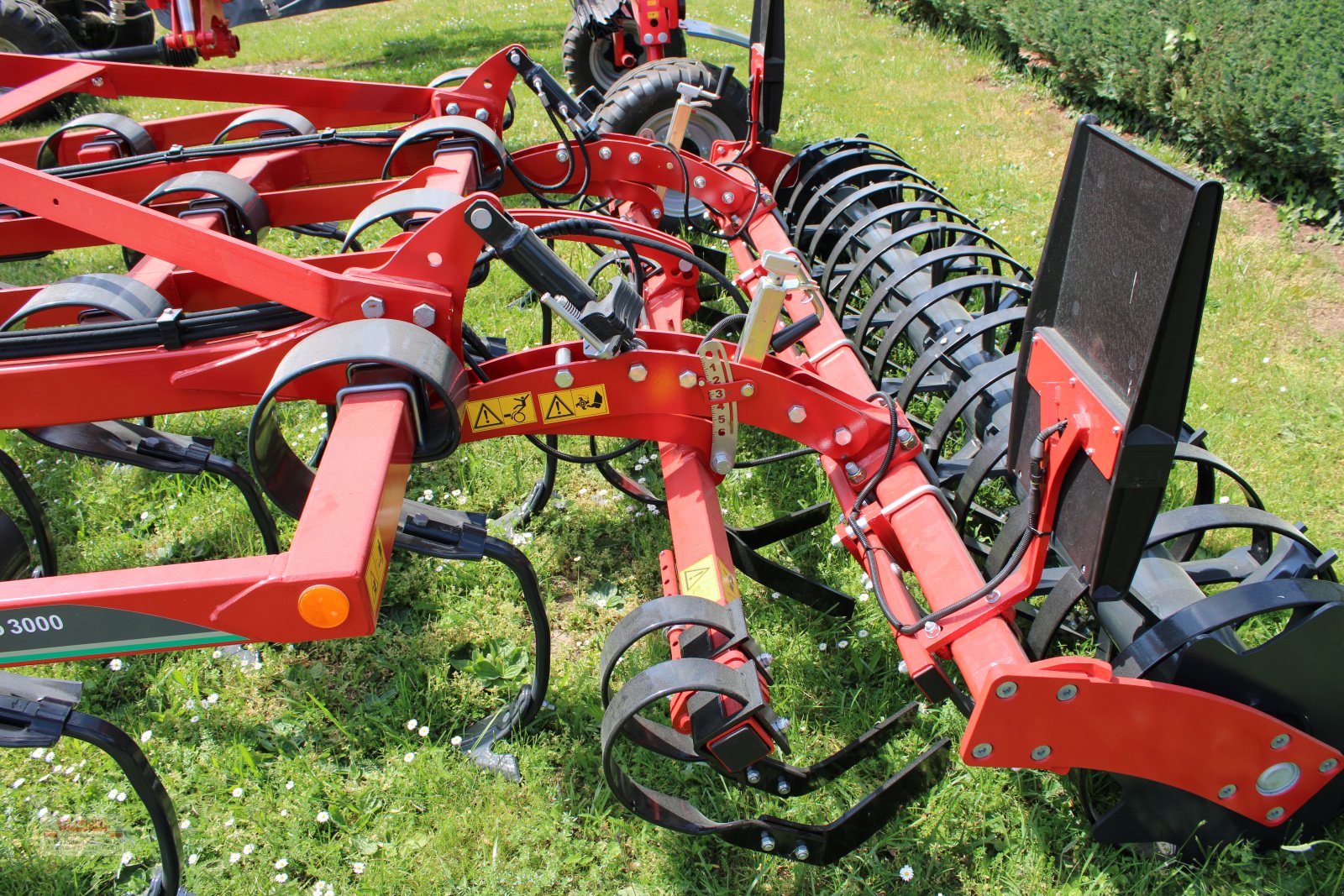 Grubber des Typs Kverneland Turbo 3000, Neumaschine in Ansbach (Bild 3)