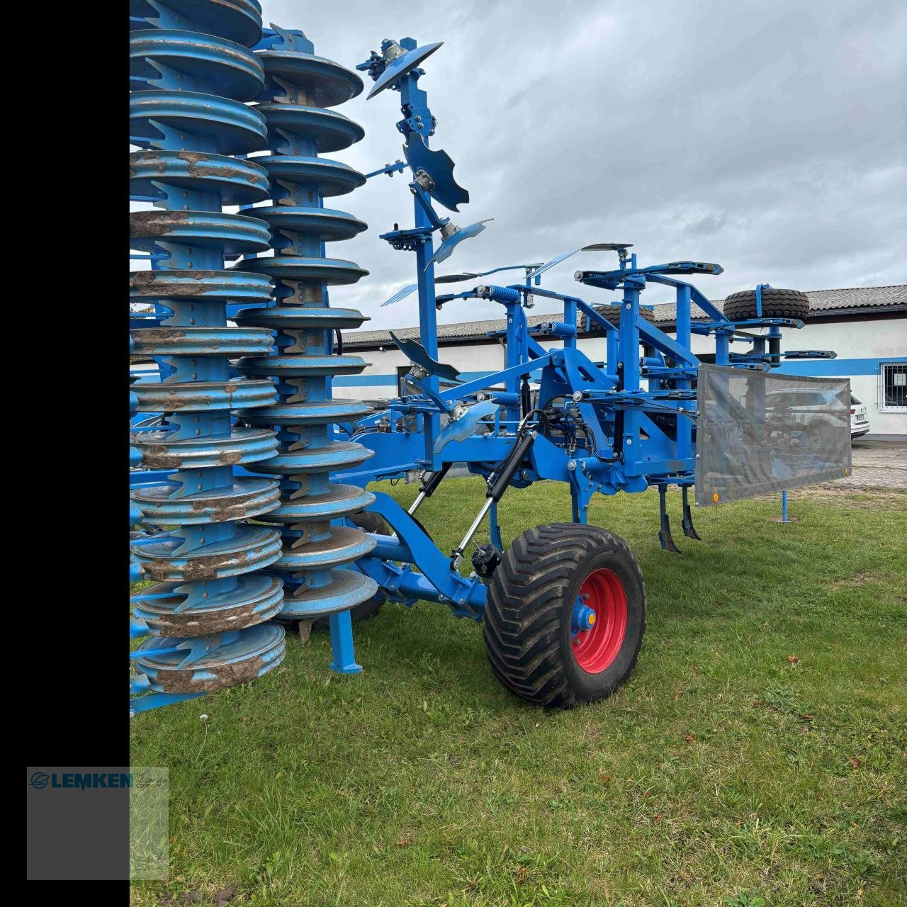 Grubber des Typs Lemken Karat 12/500 KUA - Adventskalender Tor 1, Gebrauchtmaschine in Krien (Bild 2)