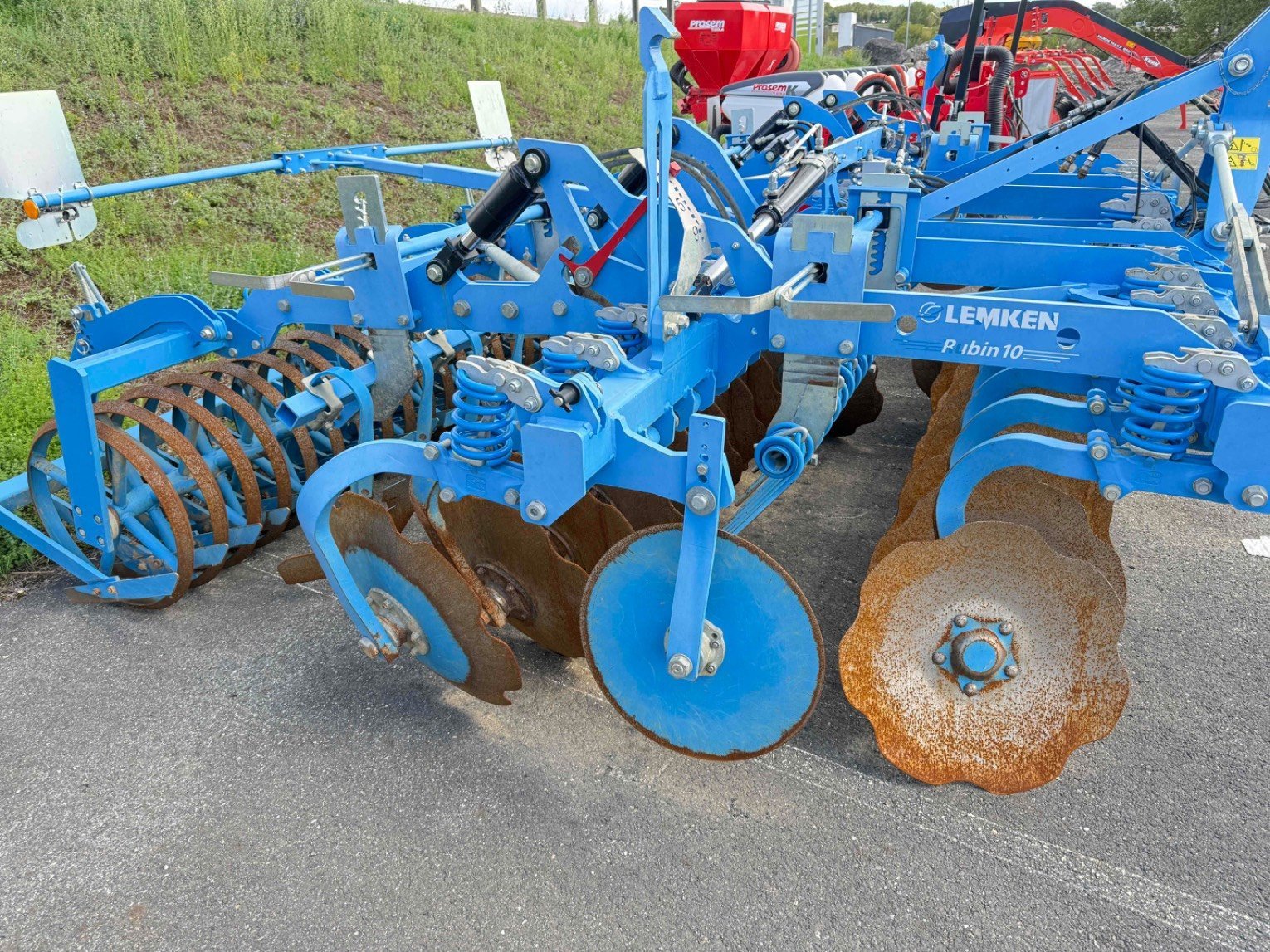 Grubber des Typs Lemken RUBIN 10/400 KU, Gebrauchtmaschine in ST ELIX THEUX (Bild 8)