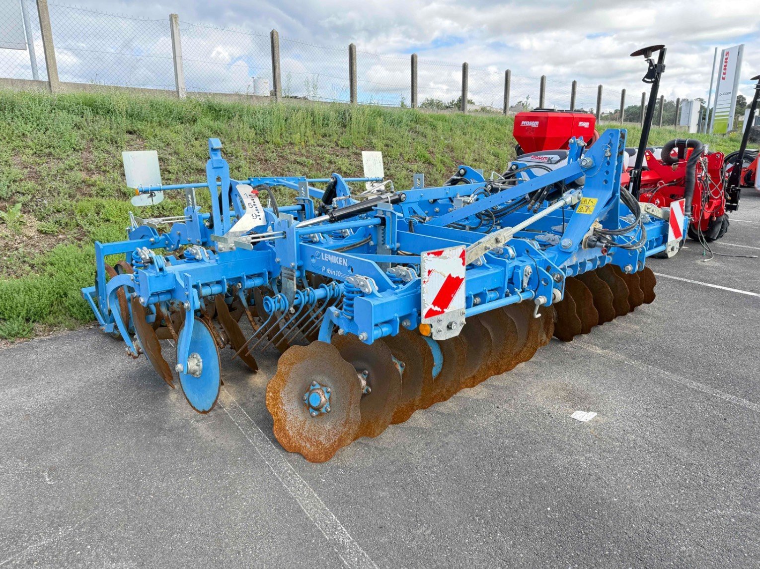 Grubber des Typs Lemken RUBIN 10/400 KU, Gebrauchtmaschine in ST ELIX THEUX (Bild 3)