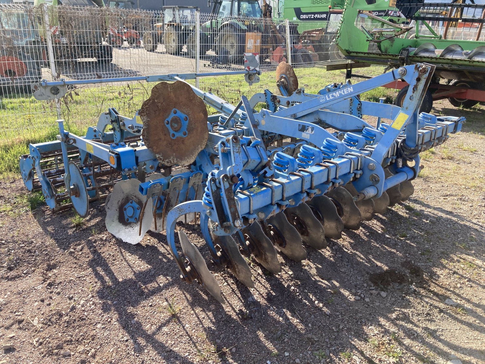 Grubber des Typs Lemken RUBIN 9/300 U, Gebrauchtmaschine in VAROIS & CHAIGNOT (Bild 2)