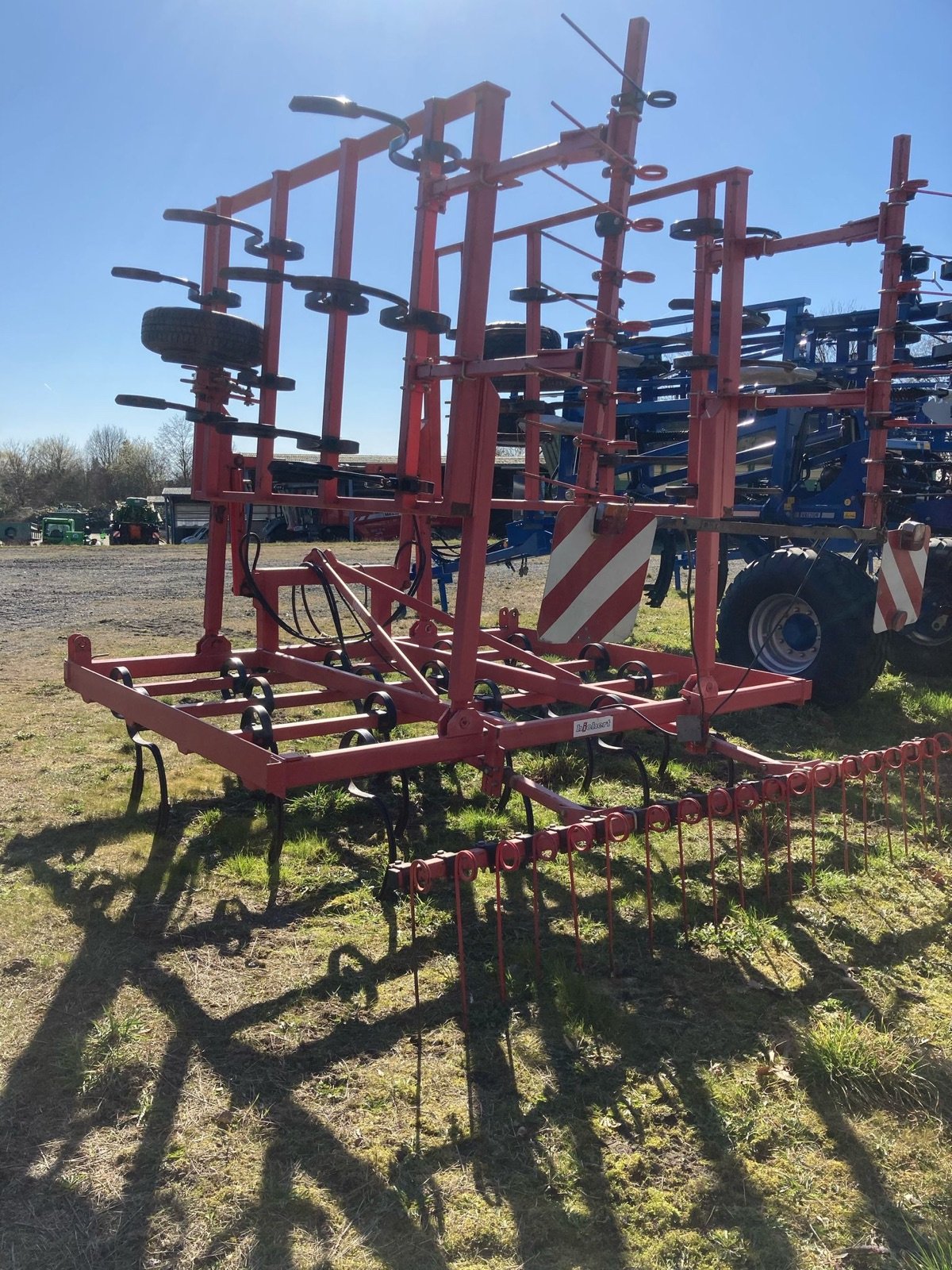 Grubber des Typs MBW Federzinkengrubber, Gebrauchtmaschine in Gadenstedt (Bild 3)