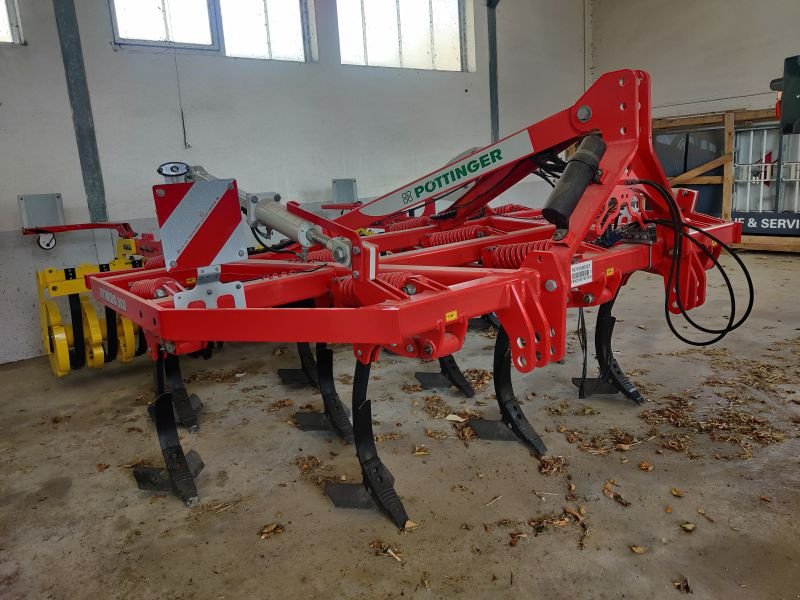 Grubber du type Pöttinger SYNKRO 3030 NOVA, Neumaschine en Wald (Photo 1)