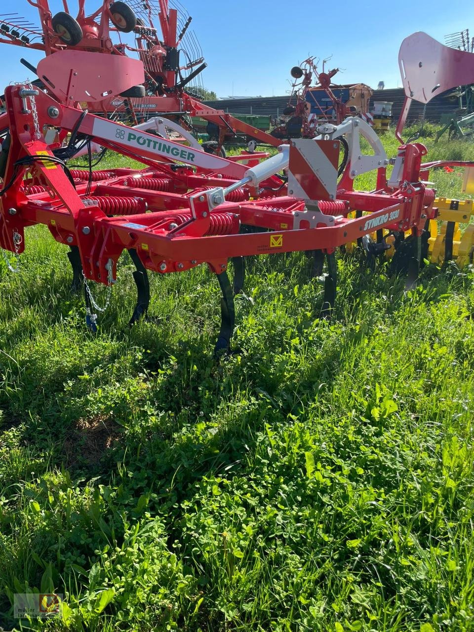 Grubber des Typs Pöttinger Synkro 3030 nova, Neumaschine in Bonndorf (Bild 1)