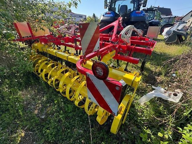 Grubber des Typs Pöttinger SYNKRO 3030, Neumaschine in Muespach (Bild 3)