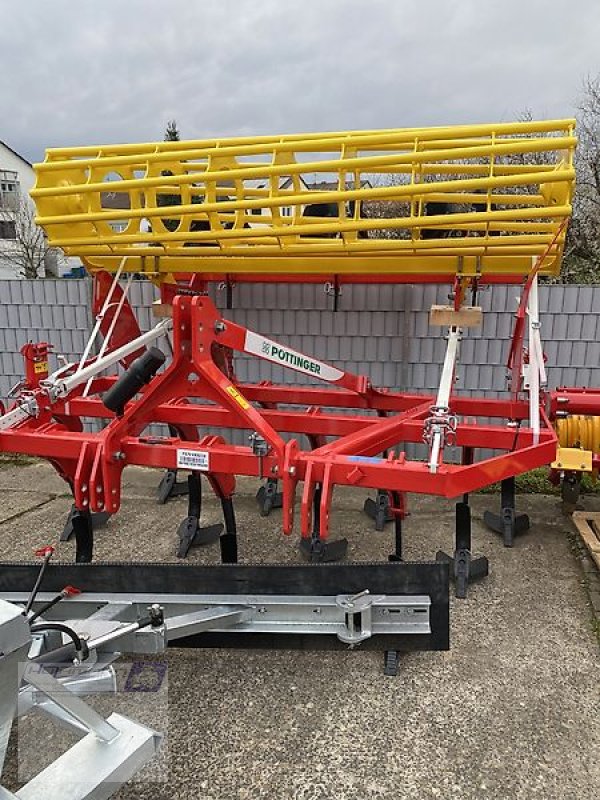Grubber des Typs Pöttinger SYNKRO 3030, Neumaschine in Ober-Ramstadt (Bild 1)