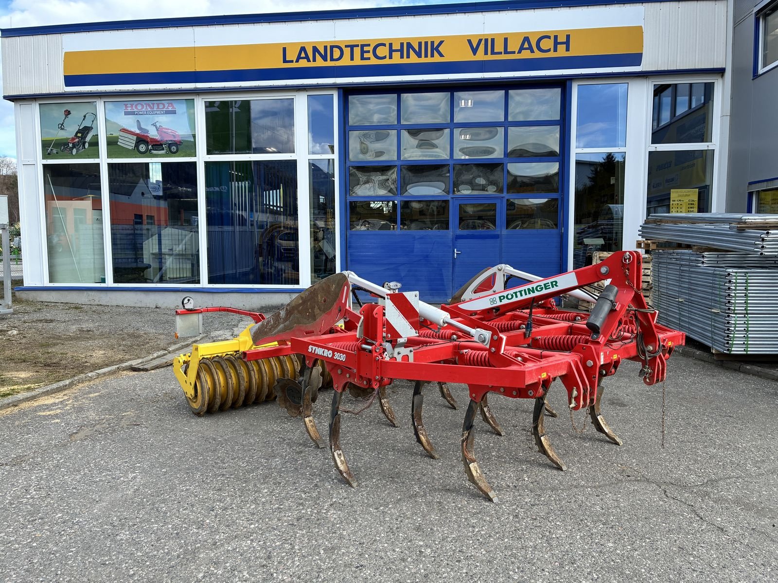 Grubber des Typs Pöttinger Synkro 3030, Gebrauchtmaschine in Villach (Bild 1)