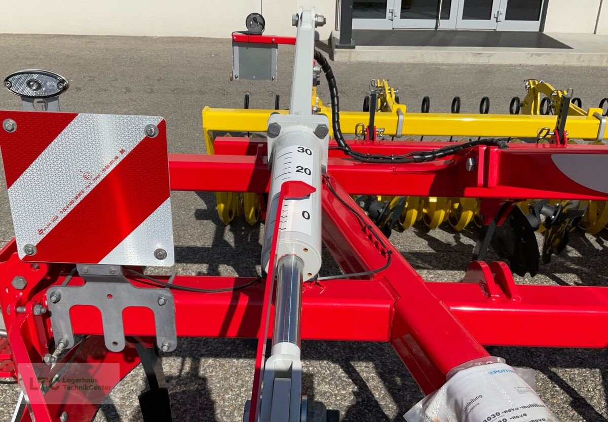 Grubber des Typs Pöttinger Synkro 3030, Neumaschine in Korneuburg (Bild 10)