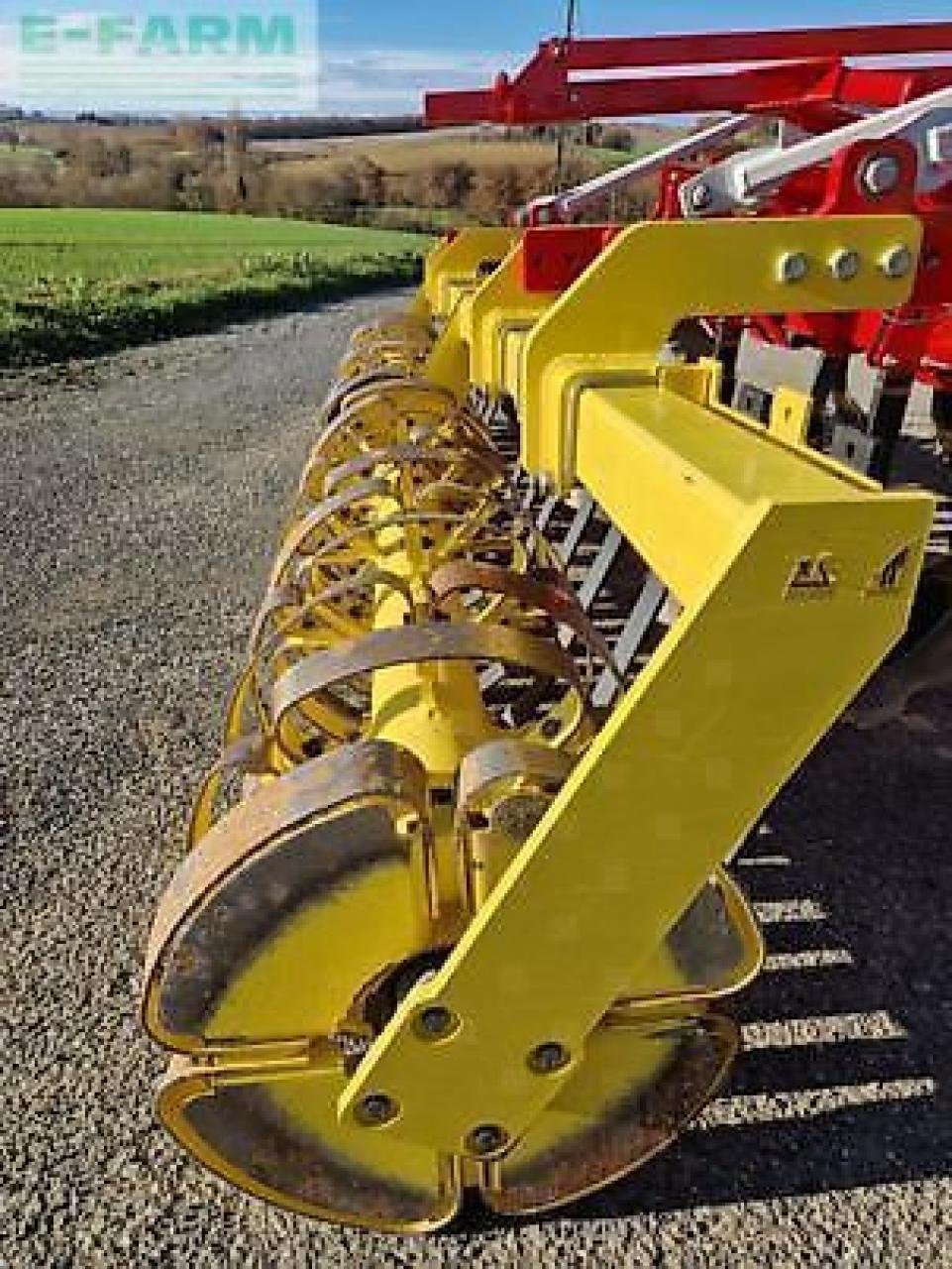 Grubber des Typs Pöttinger synkro 4030, Gebrauchtmaschine in MONFERRAN (Bild 3)