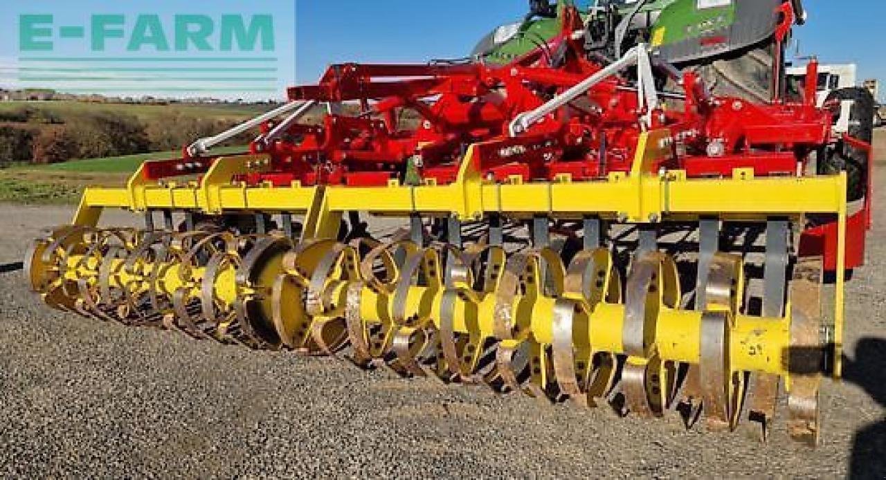 Grubber des Typs Pöttinger synkro 4030, Gebrauchtmaschine in MONFERRAN (Bild 5)