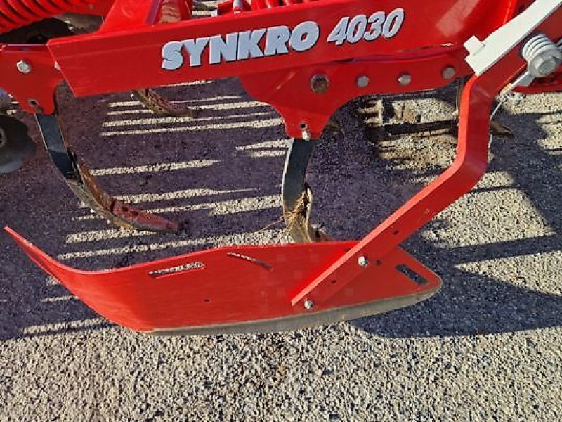 Grubber del tipo Pöttinger SYNKRO 4030, Gebrauchtmaschine In PEYROLE (Immagine 7)