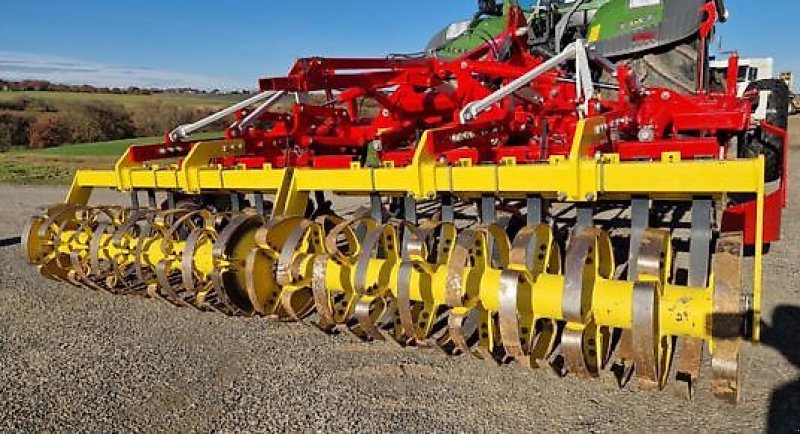 Grubber del tipo Pöttinger SYNKRO 4030, Gebrauchtmaschine In PEYROLE (Immagine 5)