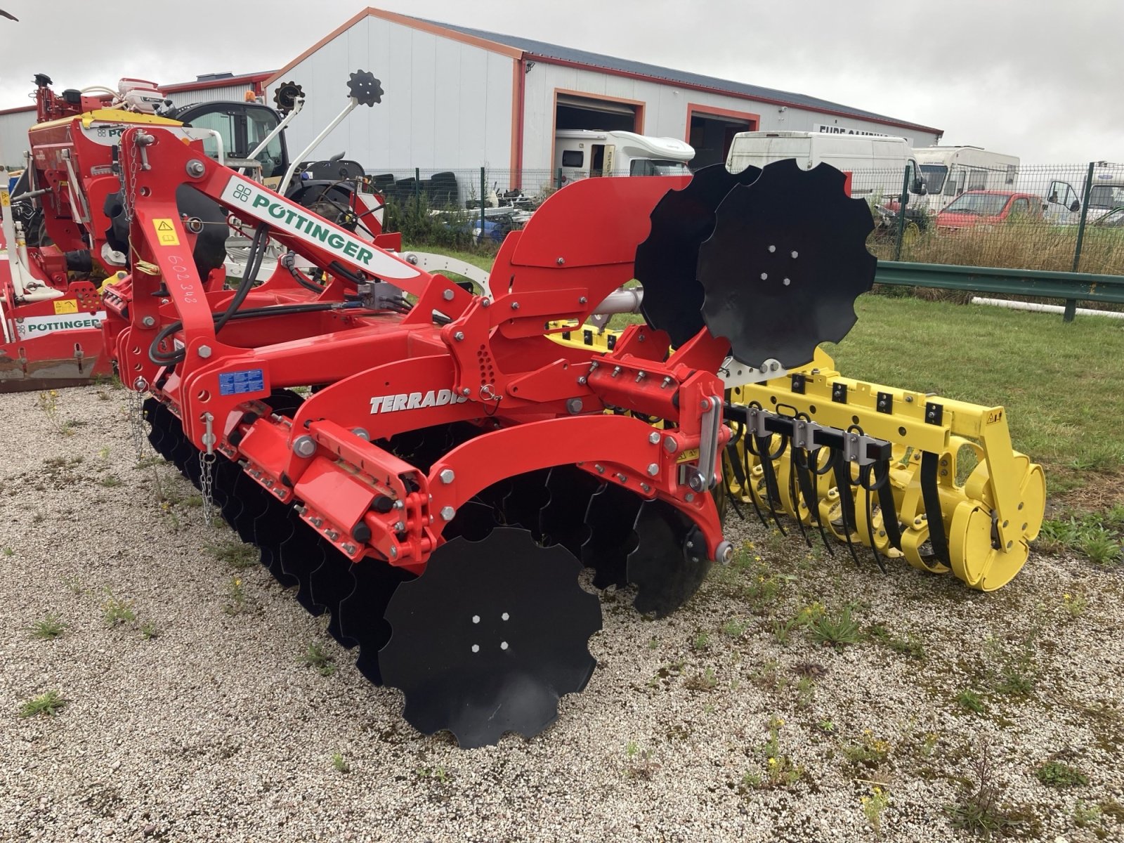 Grubber des Typs Pöttinger TERRADISC 3501, Gebrauchtmaschine in CINTHEAUX (Bild 1)
