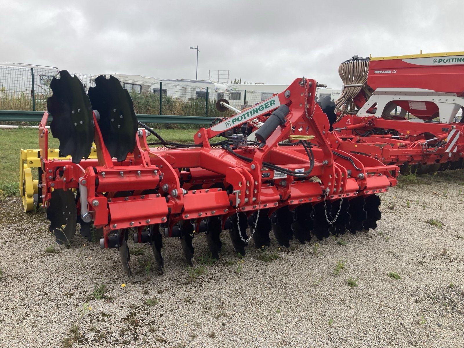 Grubber des Typs Pöttinger TERRADISC 3501, Gebrauchtmaschine in CINTHEAUX (Bild 2)