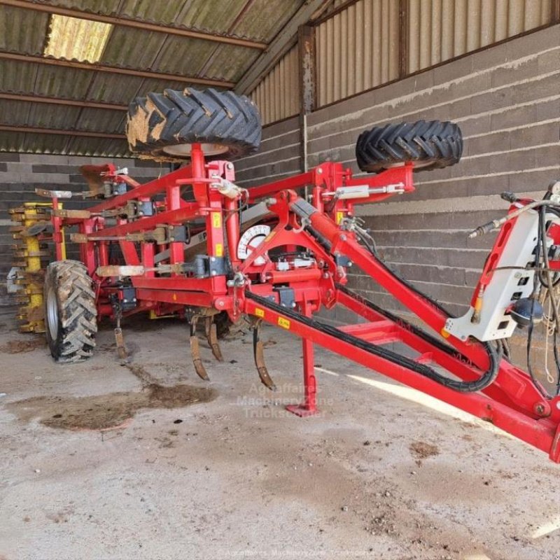 Grubber des Typs Pöttinger TERRIA 4040, Gebrauchtmaschine in azerailles (Bild 1)