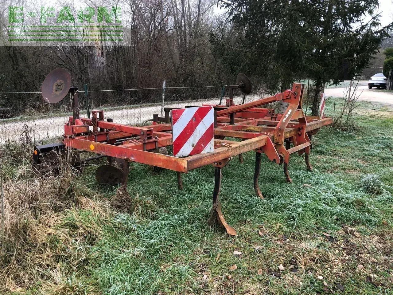 Grubber del tipo Quivogne maxiculteur 9d, Gebrauchtmaschine en CHAUVONCOURT (Imagen 1)